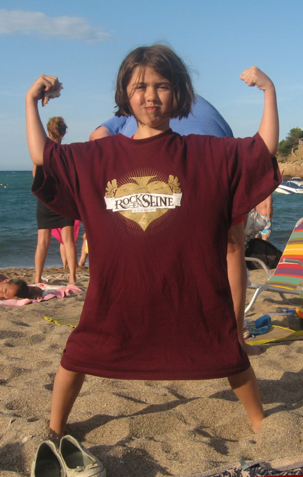 Esther en la playa de Begur